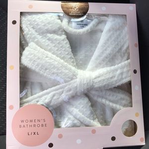 A Little Something Women’s Plush White Robe L/XL